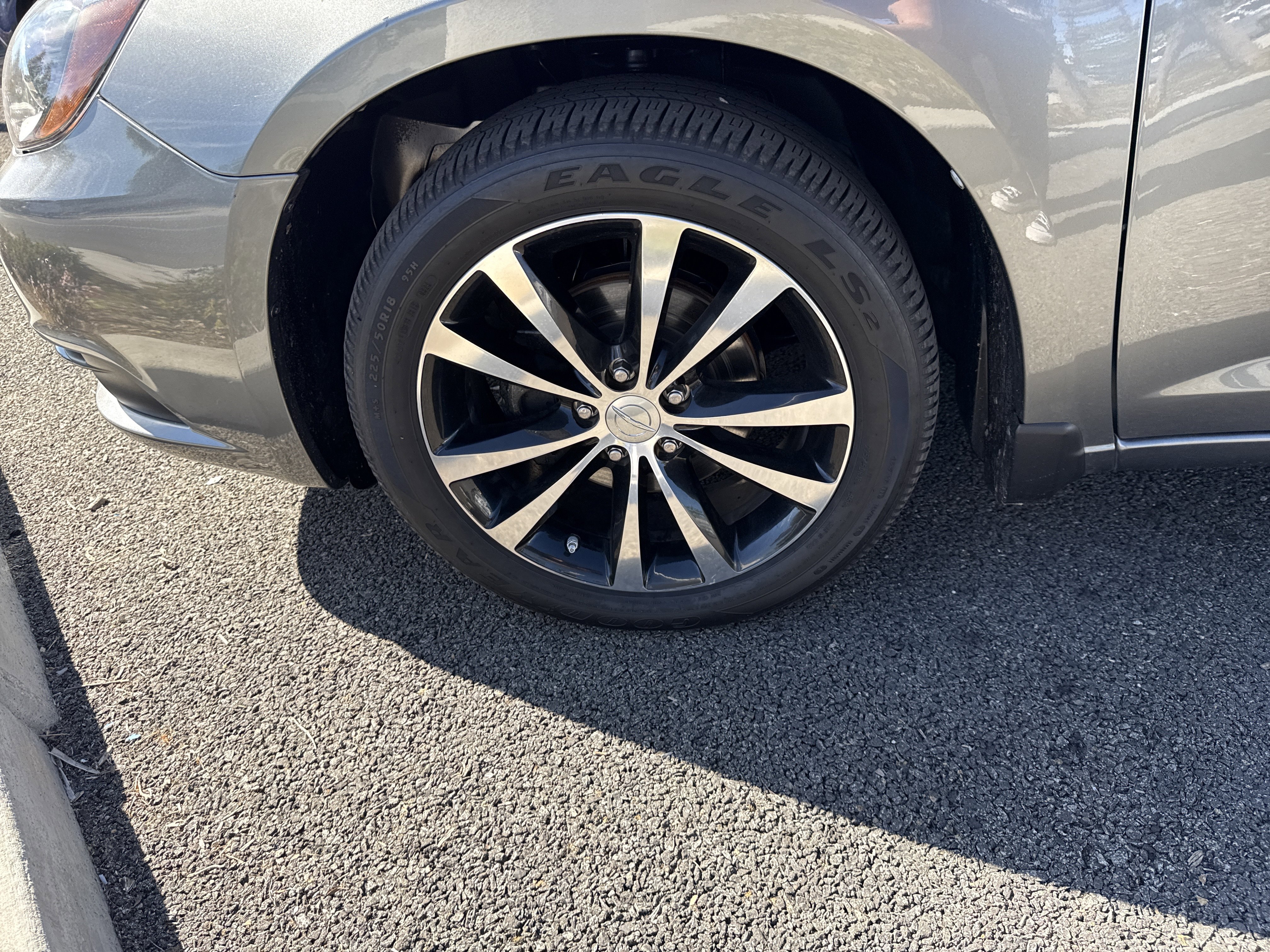 Used 2013 Chrysler 200 S image 9