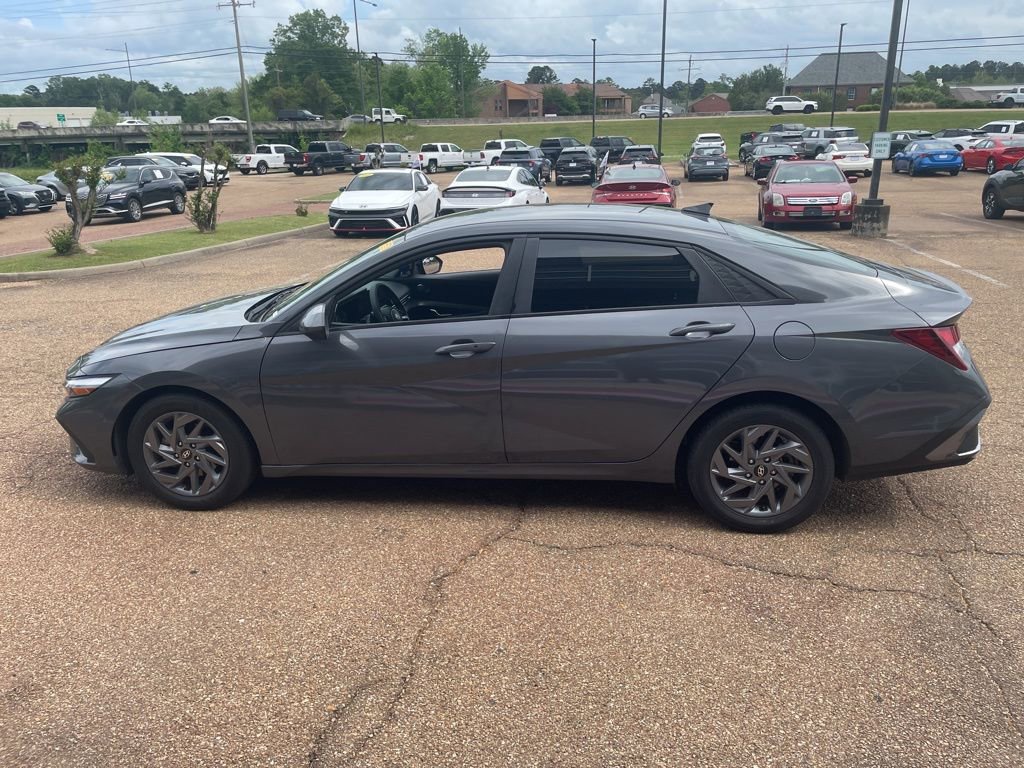 Used 2024 Hyundai Elantra SEL image 4