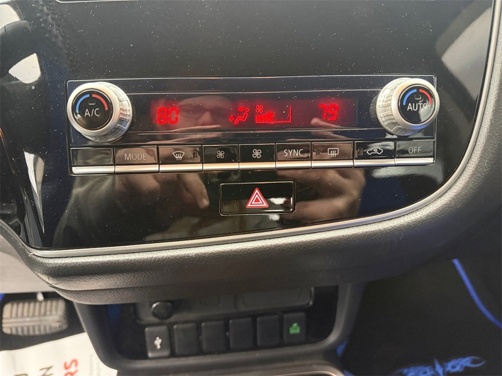 Used 2020 Mitsubishi Outlander ES image 31