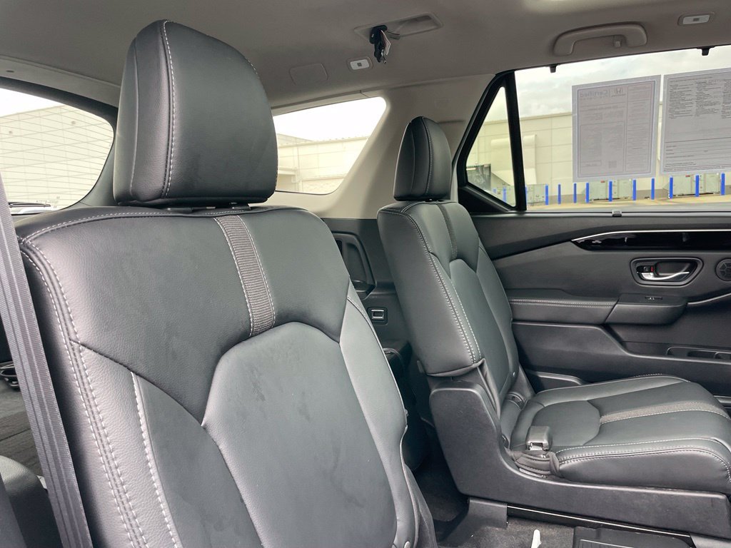 Certified 2025 Honda Pilot Touring image 36