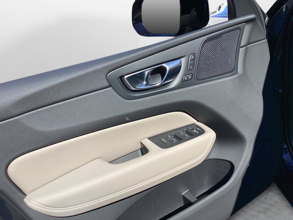 New 2027 Volvo XC60 B5 Plus AWD/4WD image 32