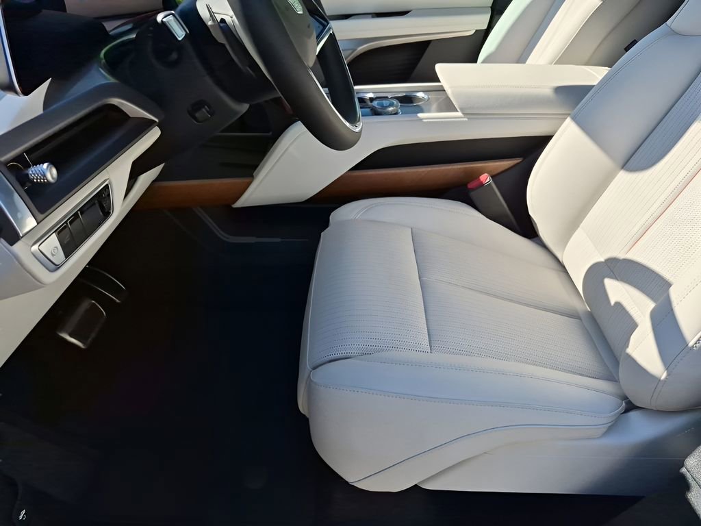 New 2026 Cadillac Vistiq Luxury AWD/4WD image 33