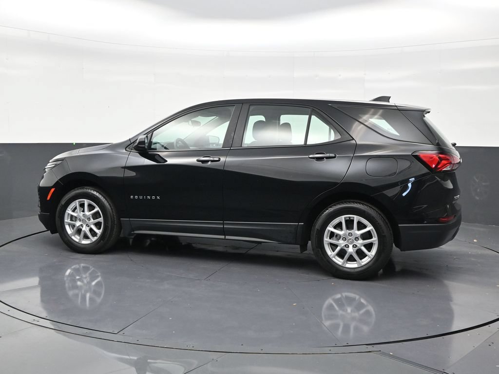 Used 2024 Chevrolet Equinox LS w/ Driver Confidence II Package FWD image 2