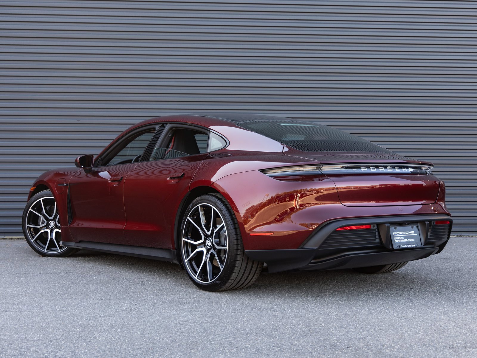 Used 2023 Porsche Taycan image 3