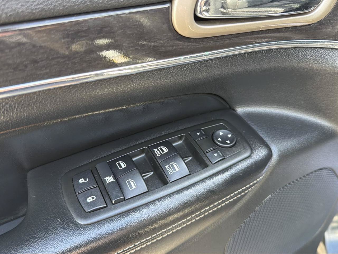 Used 2014 Jeep Grand Cherokee Limited w/ Trailer Tow Group IV AWD/4WD image 14