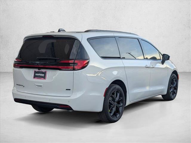 New 2026 Chrysler Pacifica Select w/ S Appearance Package AWD/4WD image 2