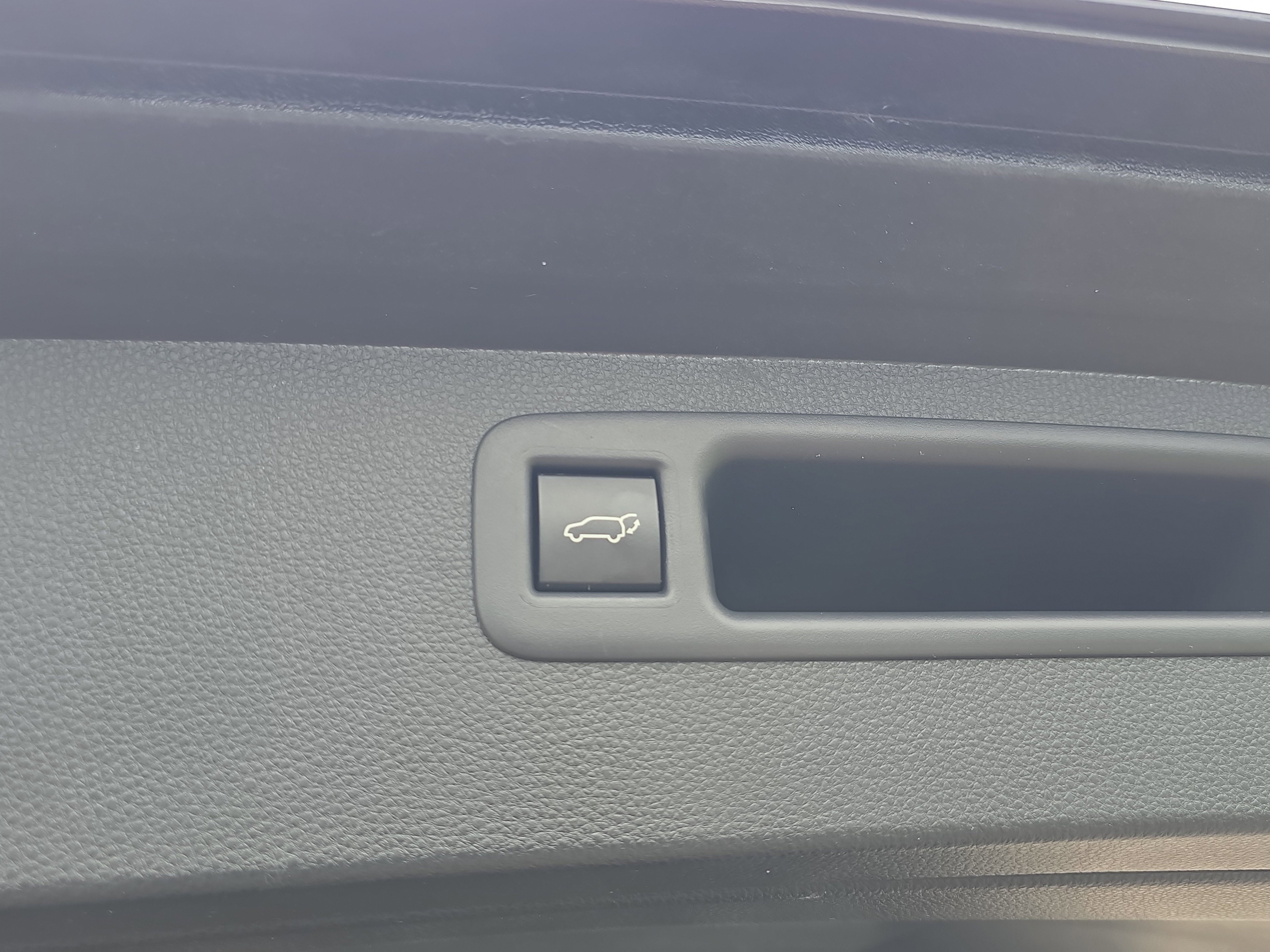 Used 2023 Toyota Highlander XLE AWD/4WD image 11