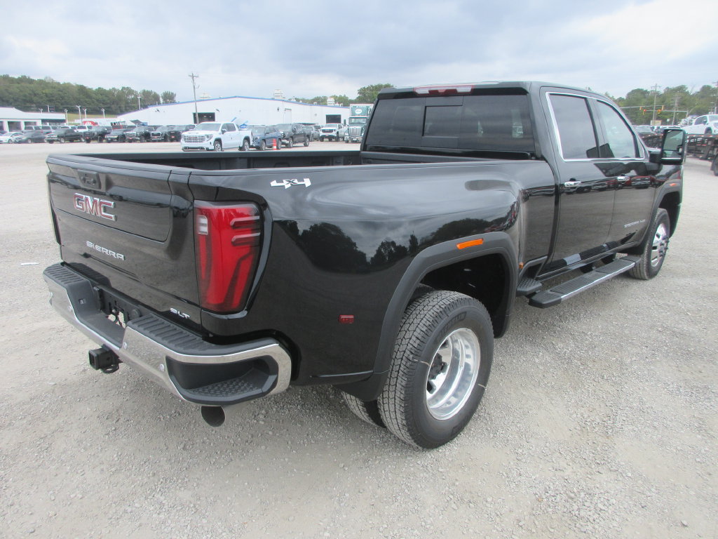 New 2026 GMC Sierra 3500 SLT w/ SLT Premium Package AWD/4WD image 5