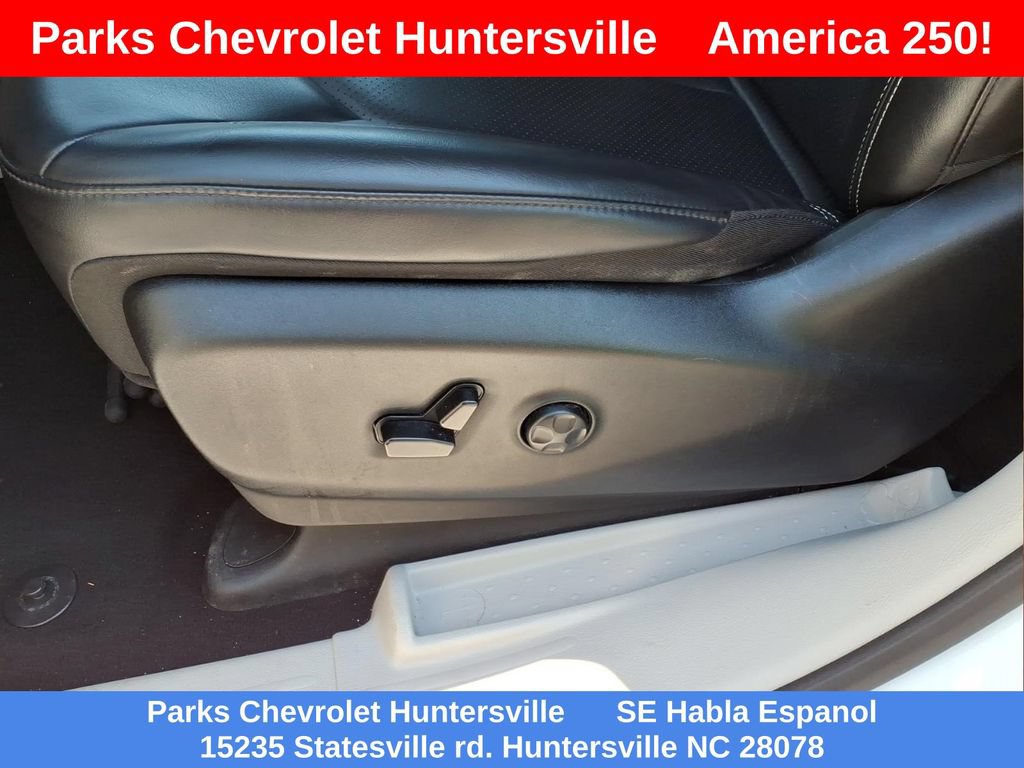 Used 2023 Chrysler Pacifica Touring-L FWD image 18