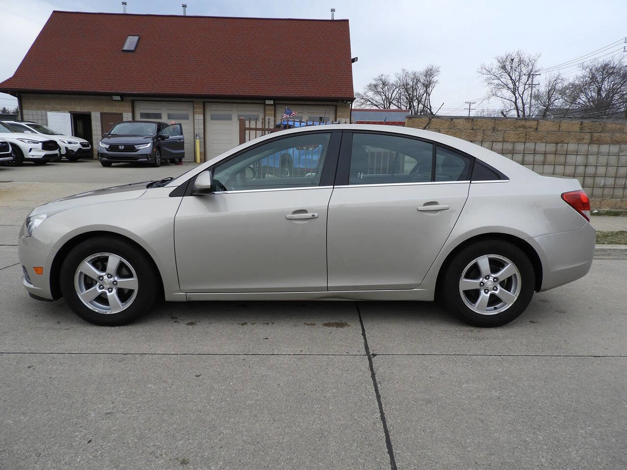 Used 2013 Chevrolet Cruze LT FWD image 6
