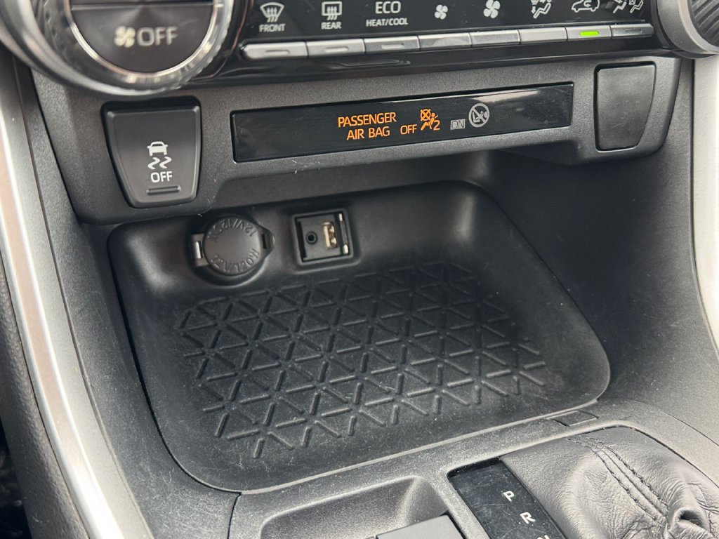 Certified 2019 Toyota RAV4 LE AWD/4WD image 24