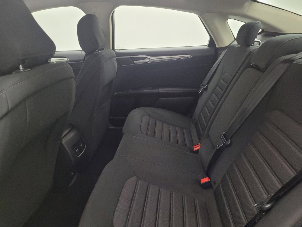 Used 2020 Ford Fusion SE image 18