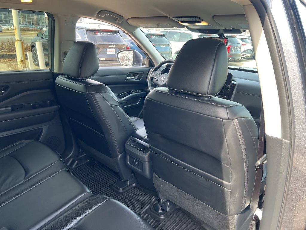 Certified 2024 Nissan Pathfinder SL image 15