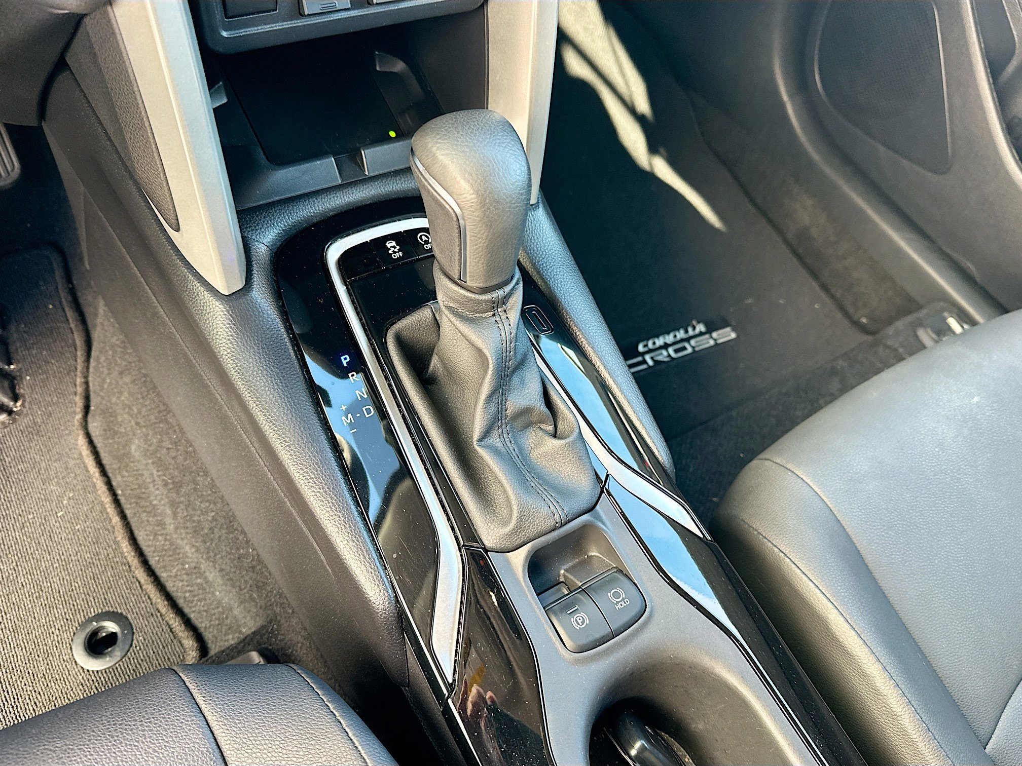 Used 2024 Toyota Corolla Cross XLE w/ Convenience Package image 16