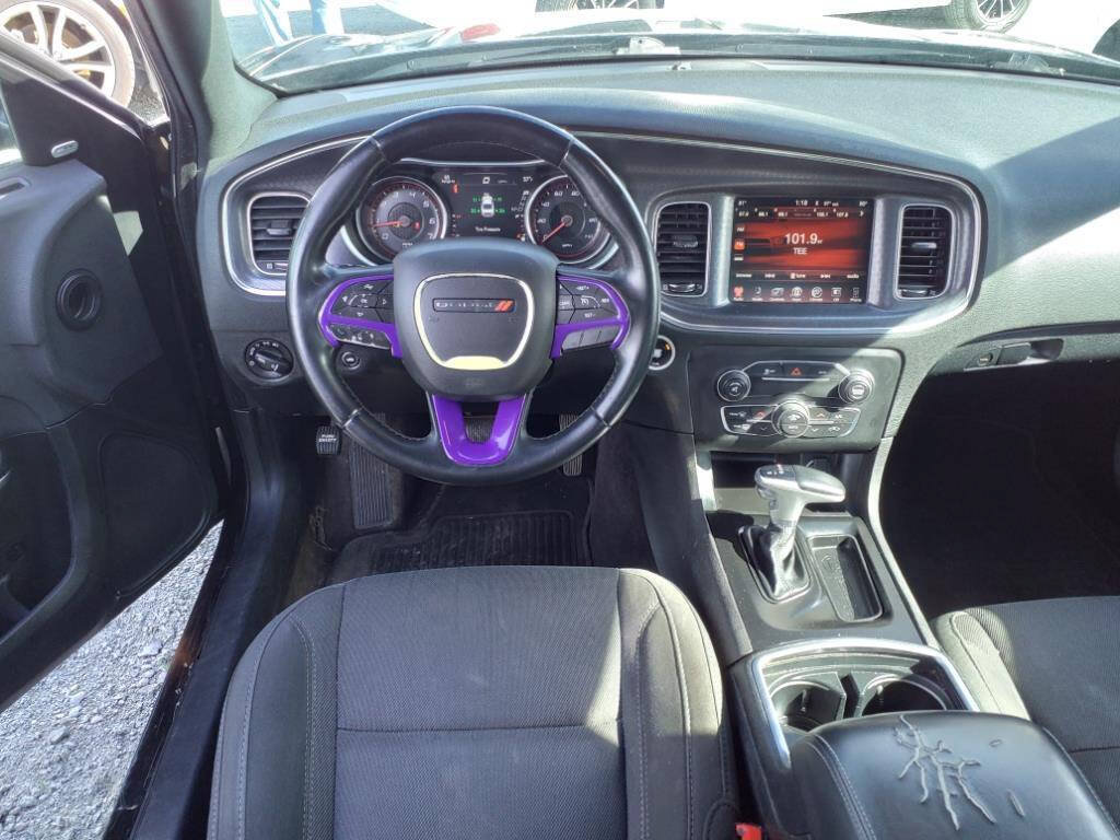 Used 2016 Dodge Charger SXT RWD image 10