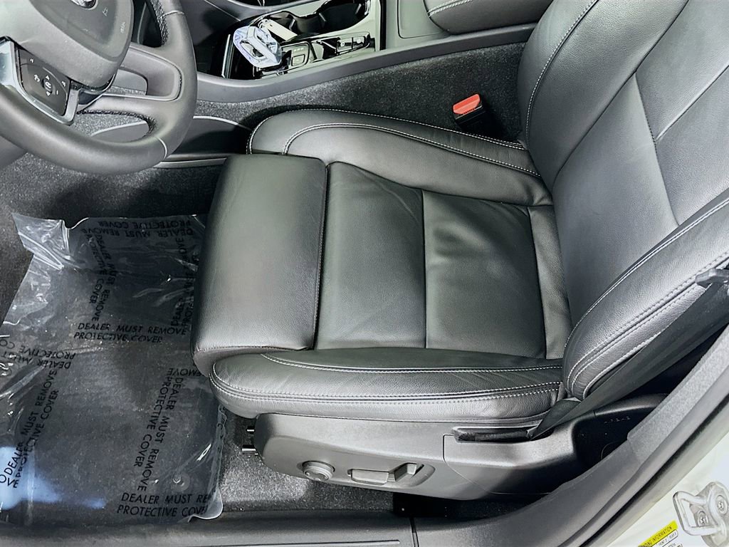 Used 2023 Volvo XC40 B5 Plus w/ Driver Assist Package image 26