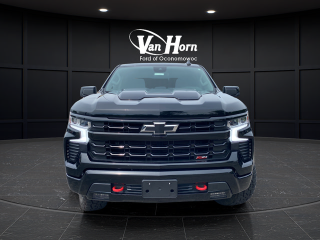 Used 2024 Chevrolet Silverado 1500 LT Trail Boss w/ Convenience Package II AWD/4WD image 2