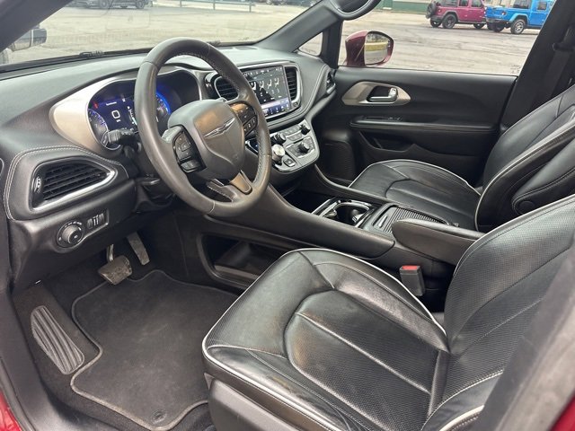 Used 2022 Chrysler Pacifica Limited w/ S Appearance Package image 12