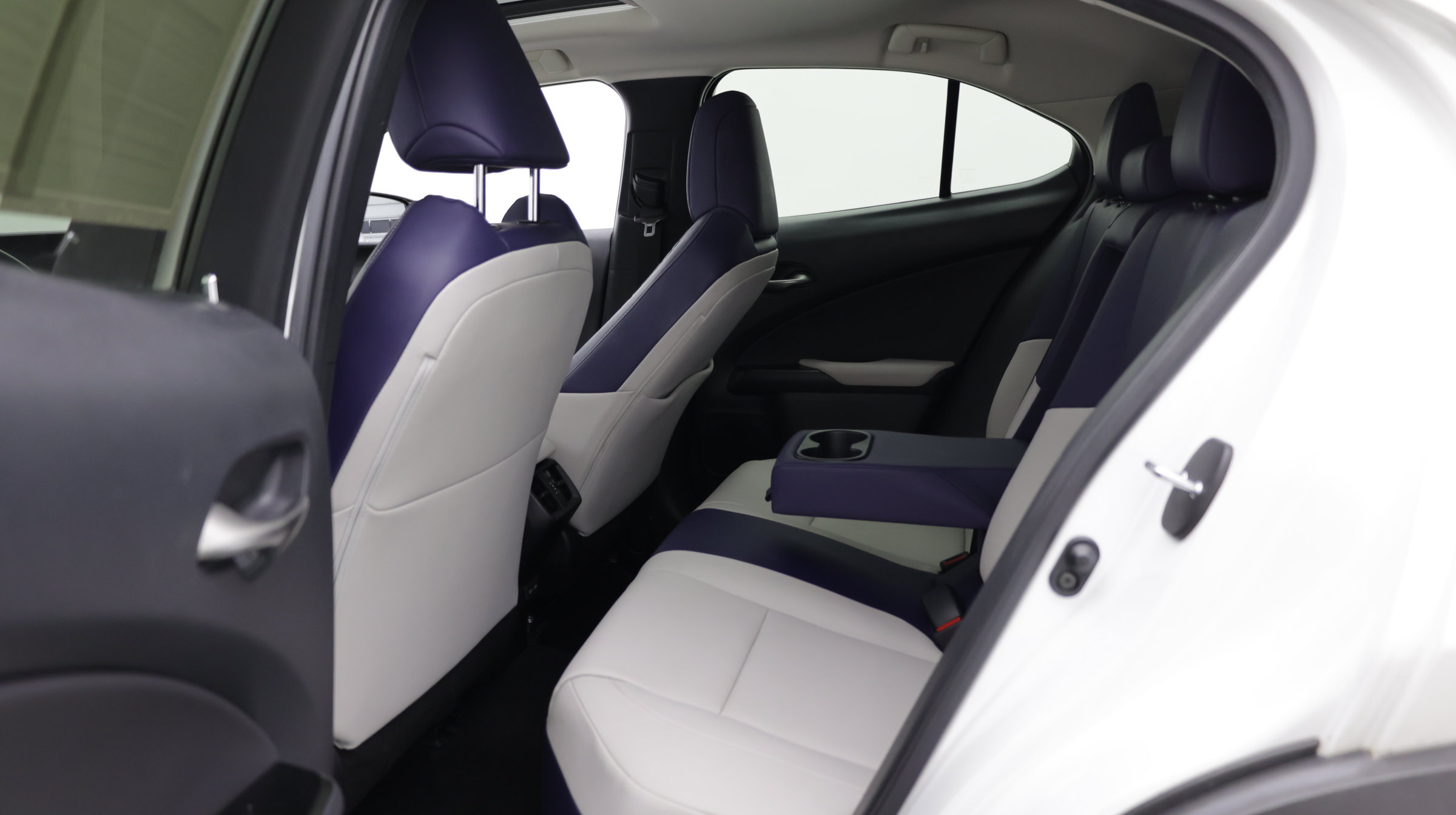 Used 2022 Lexus UX 200 w/ Accessory Package (Z1) FWD image 31