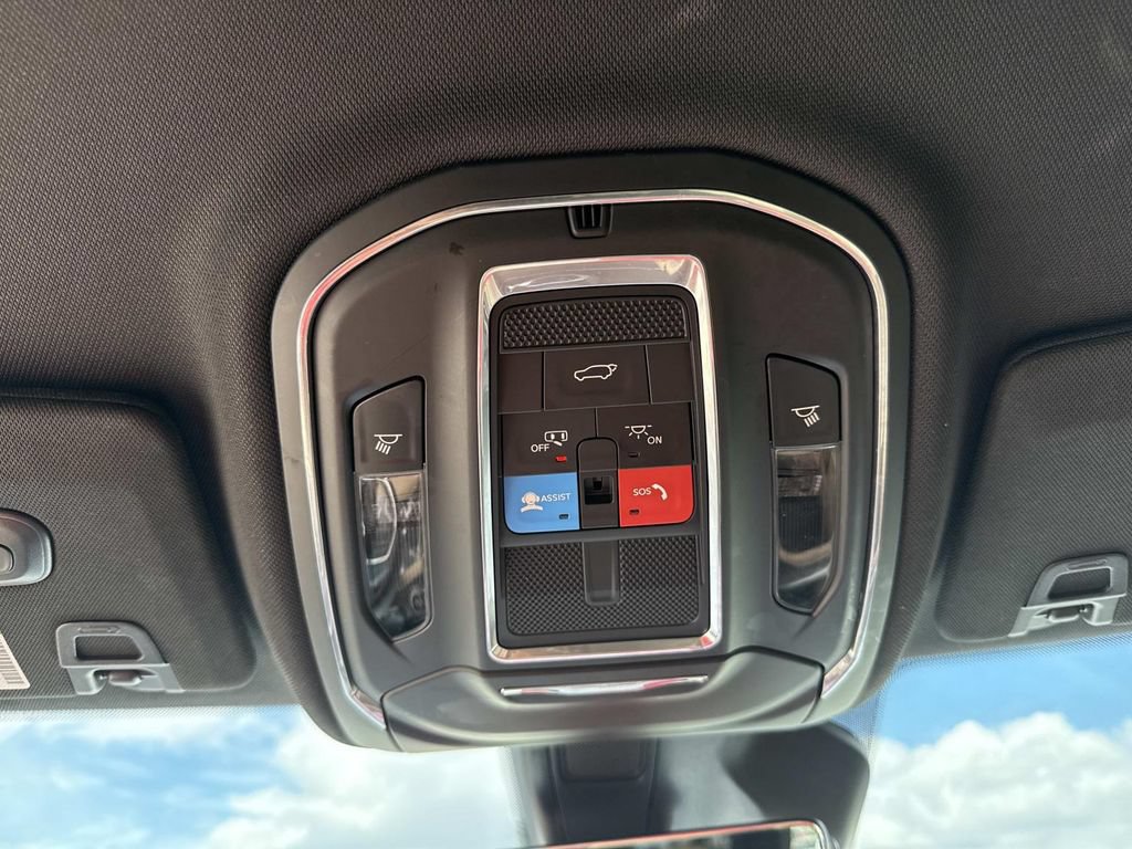 Used 2023 Jeep Grand Cherokee Limited w/ Luxury Tech Group II RWD image 46