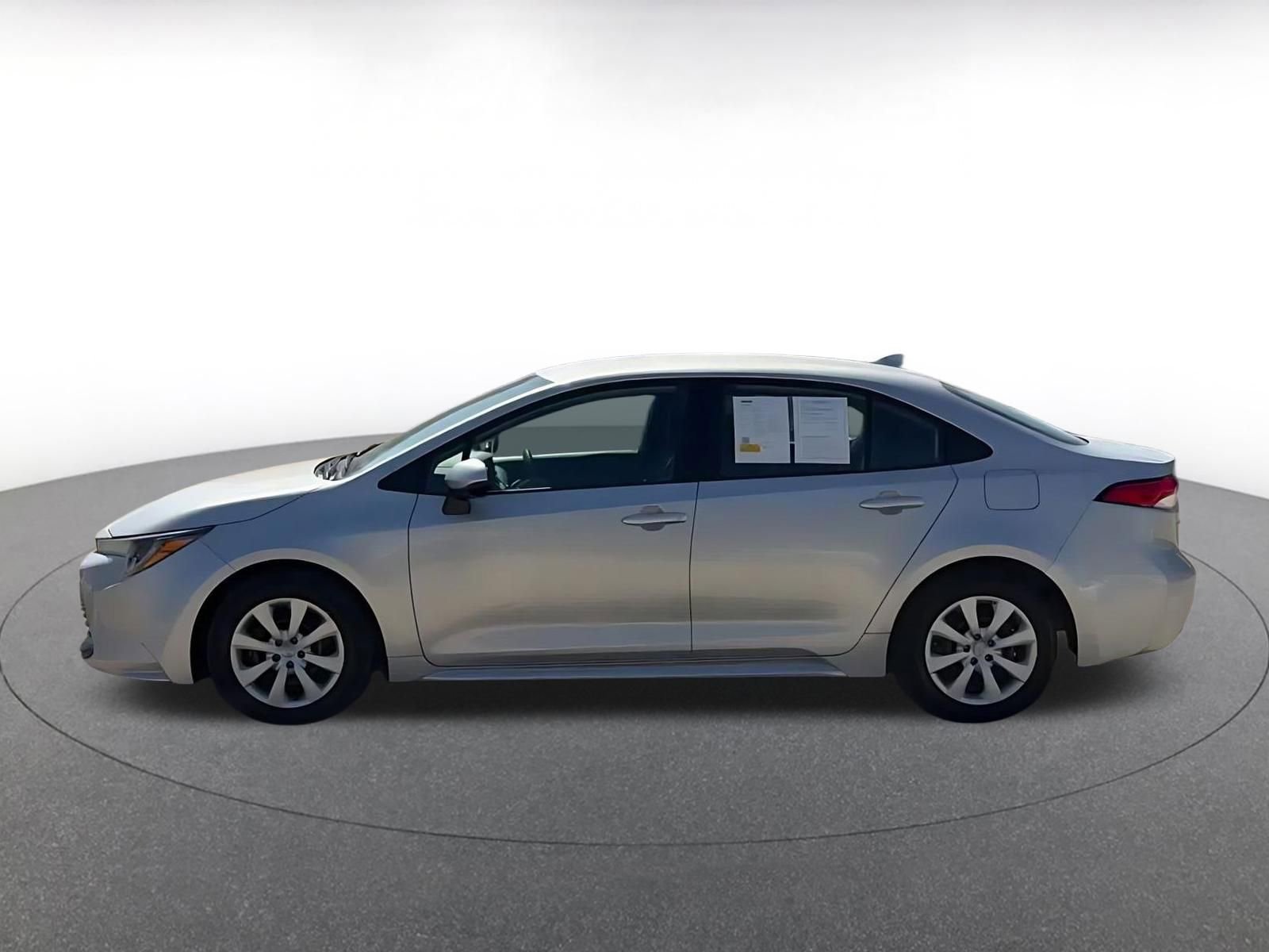 Used 2025 Toyota Corolla LE image 9