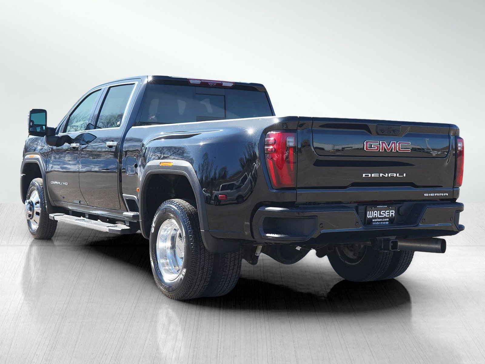 Used 2025 GMC Sierra 3500 Denali w/ Denali Reserve Package image 3