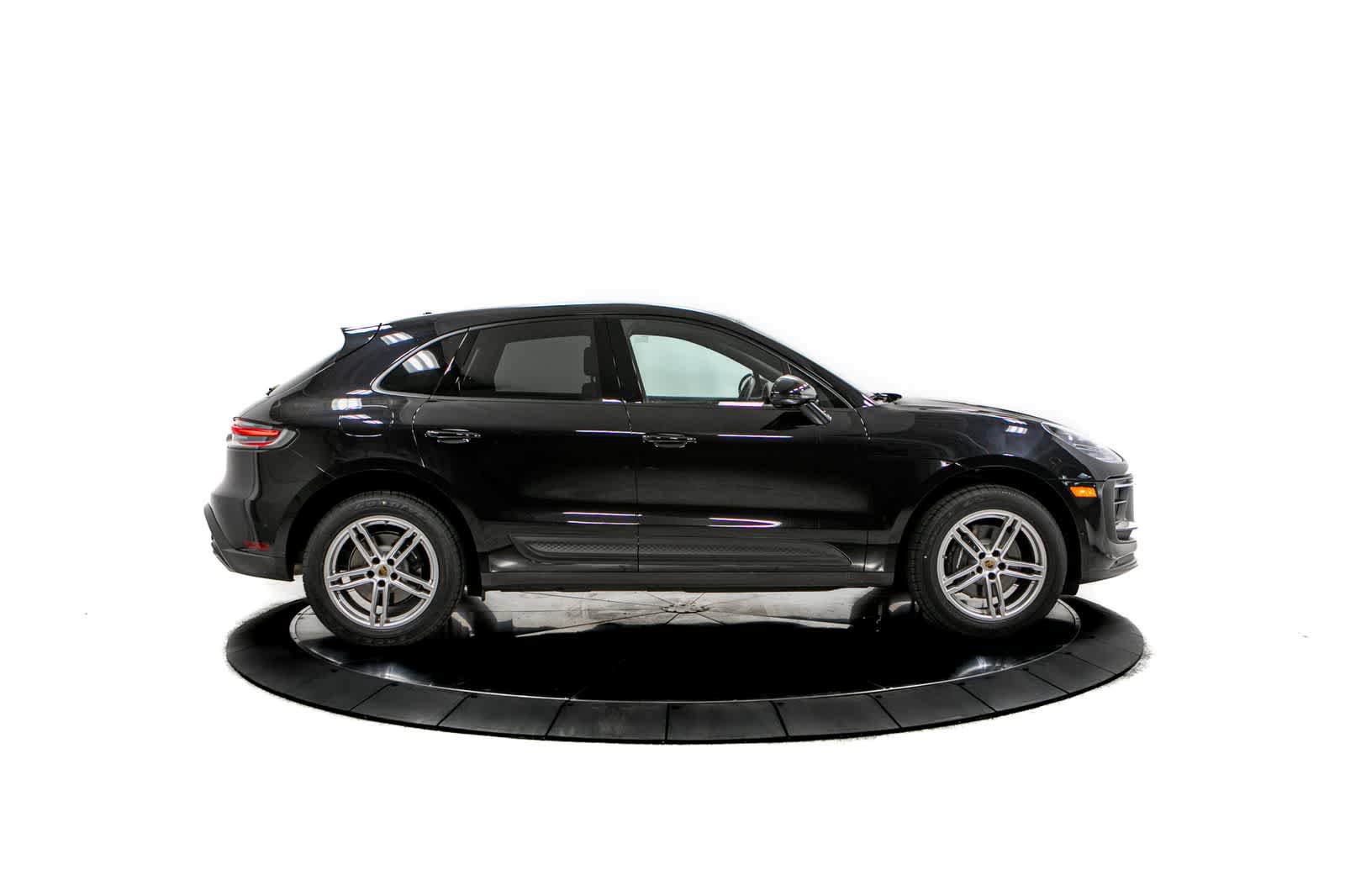 Certified 2023 Porsche Macan AWD/4WD image 8