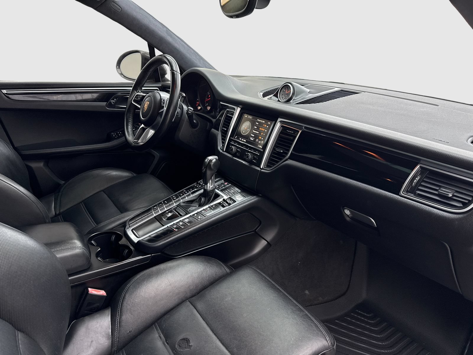 Used 2015 Porsche Macan Turbo AWD/4WD image 42