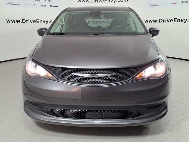 Used 2023 Chrysler Voyager LX FWD image 2