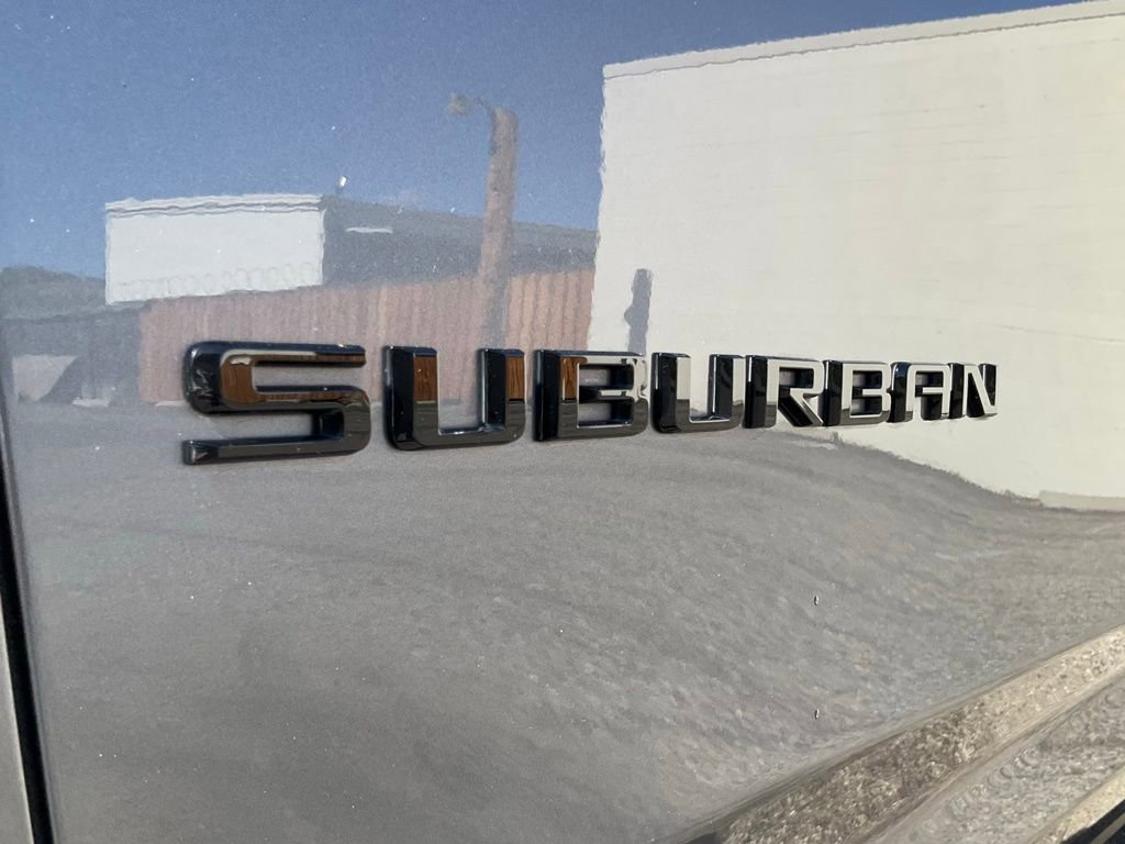 Used 2021 Chevrolet Suburban Z71 w/ Luxury Package image 12