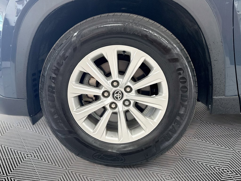 Used 2024 Toyota Grand Highlander AWD image 32