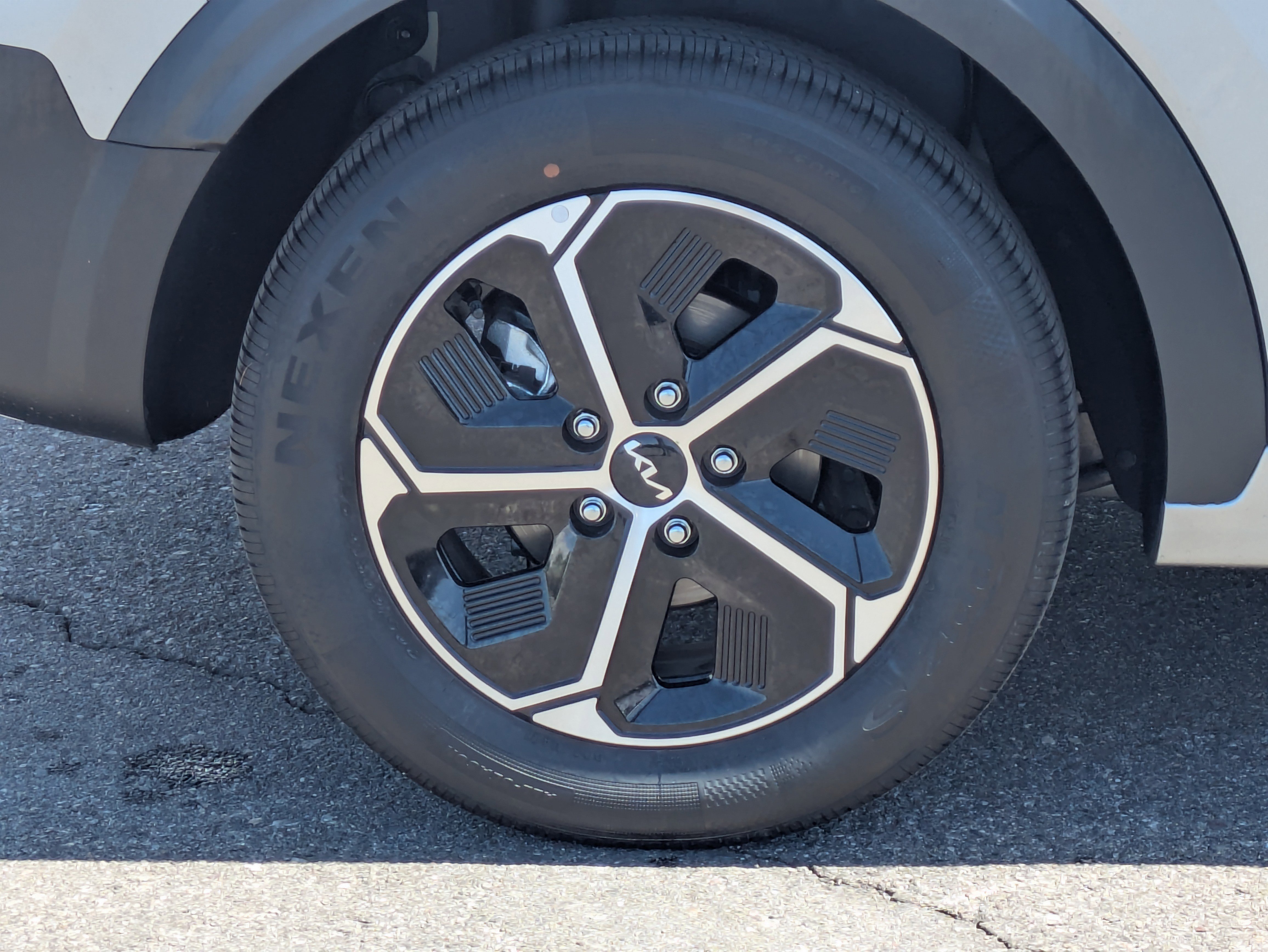 Certified 2025 Kia Niro EX FWD image 9