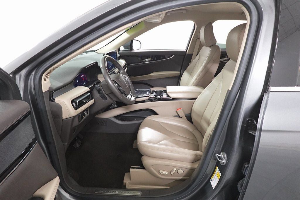 Used 2023 Lincoln Nautilus AWD w/ Premium Package image 10