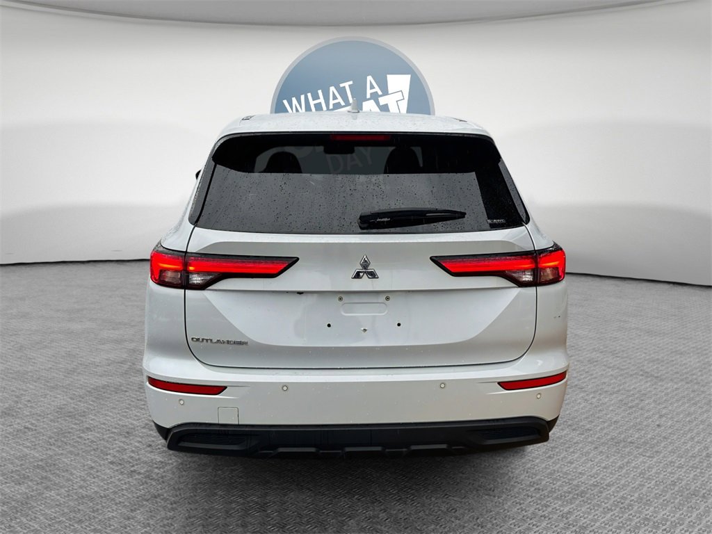 Used 2023 Mitsubishi Outlander ES image 5