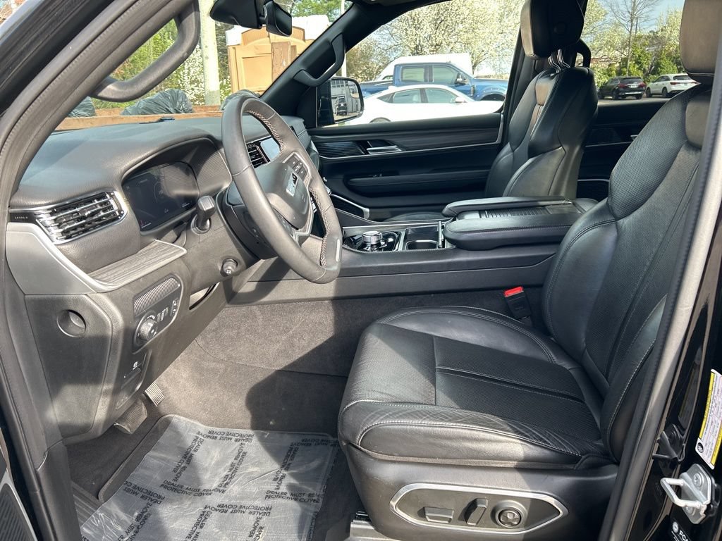 Used 2024 Jeep Wagoneer L Series II w/ Flexible Seating Group AWD/4WD image 20