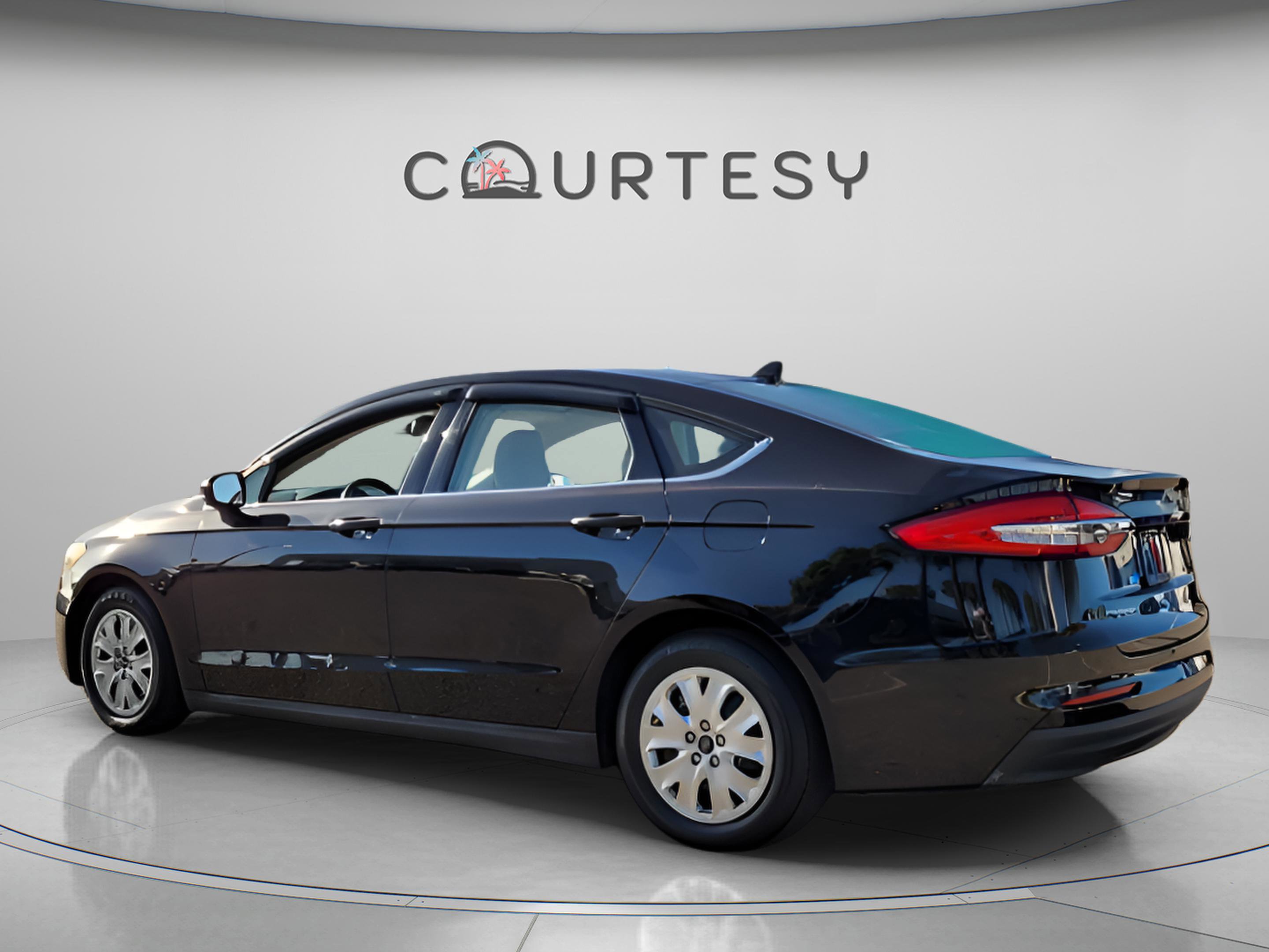 Used 2020 Ford Fusion S image 3