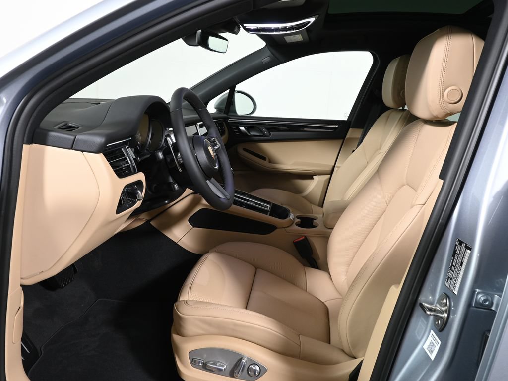 New 2026 Porsche Macan AWD/4WD image 5