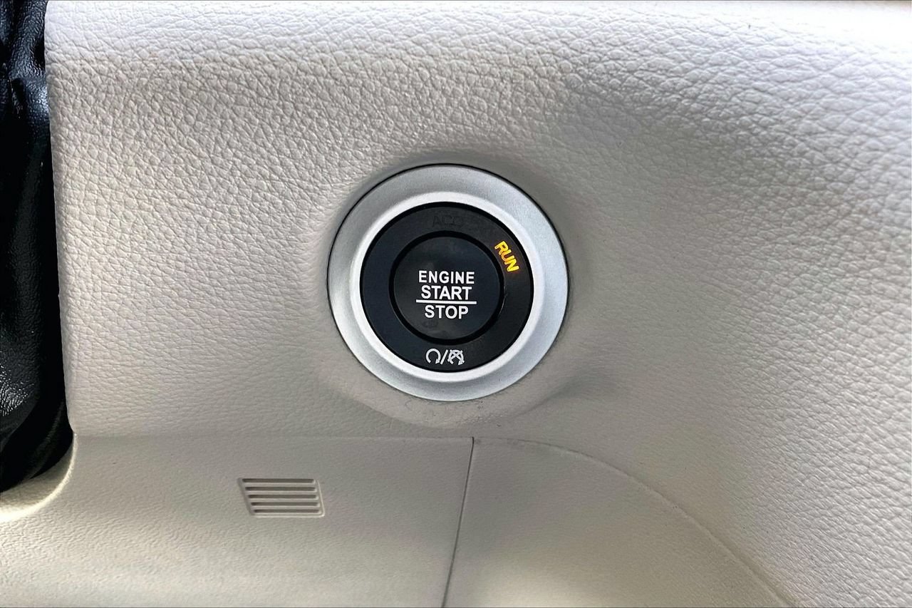 Certified 2018 Chrysler Pacifica Limited w/ Advanced Safetytec Group FWD image 29