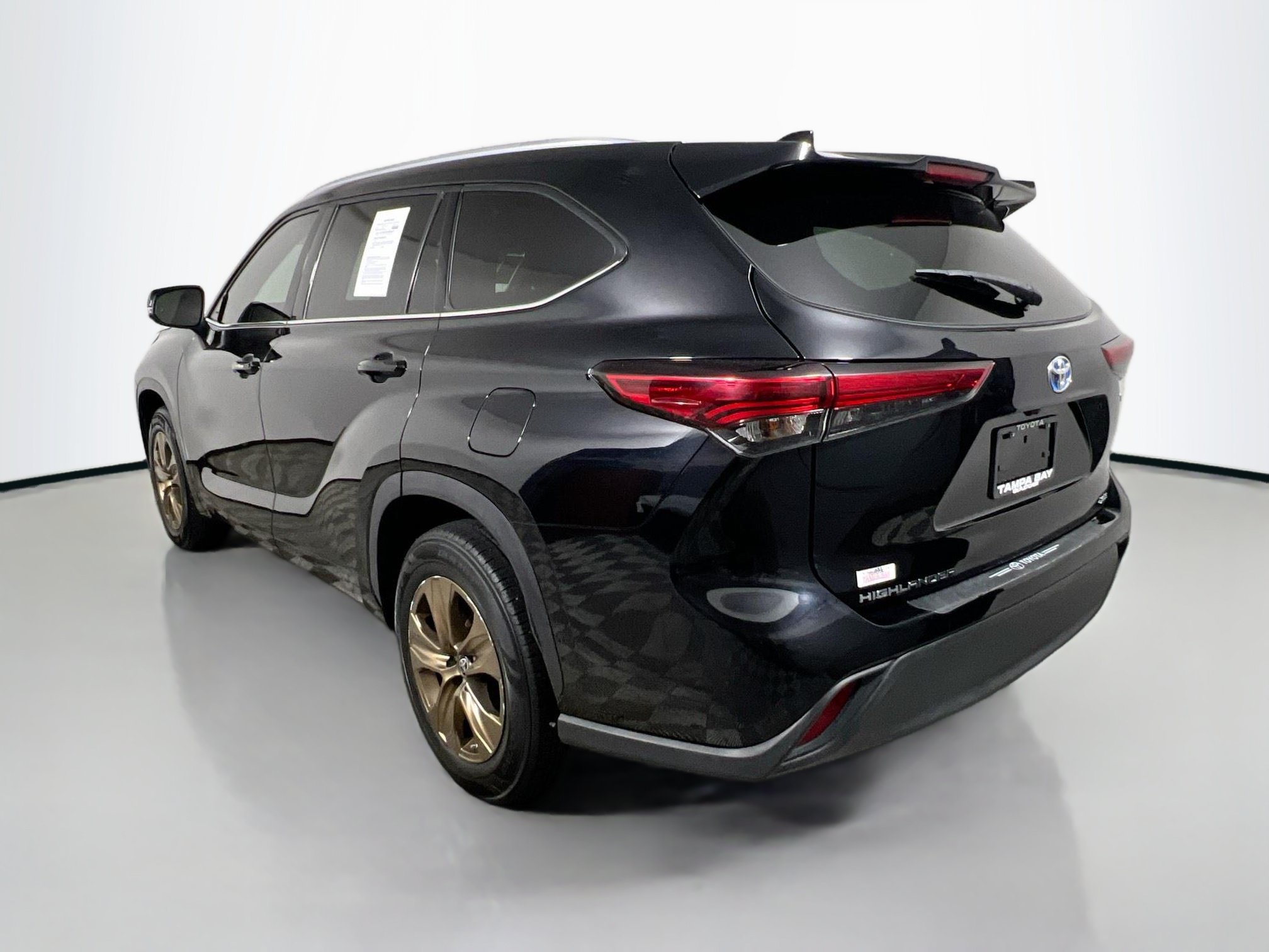 Used 2022 Toyota Highlander Bronze Edition FWD image 8