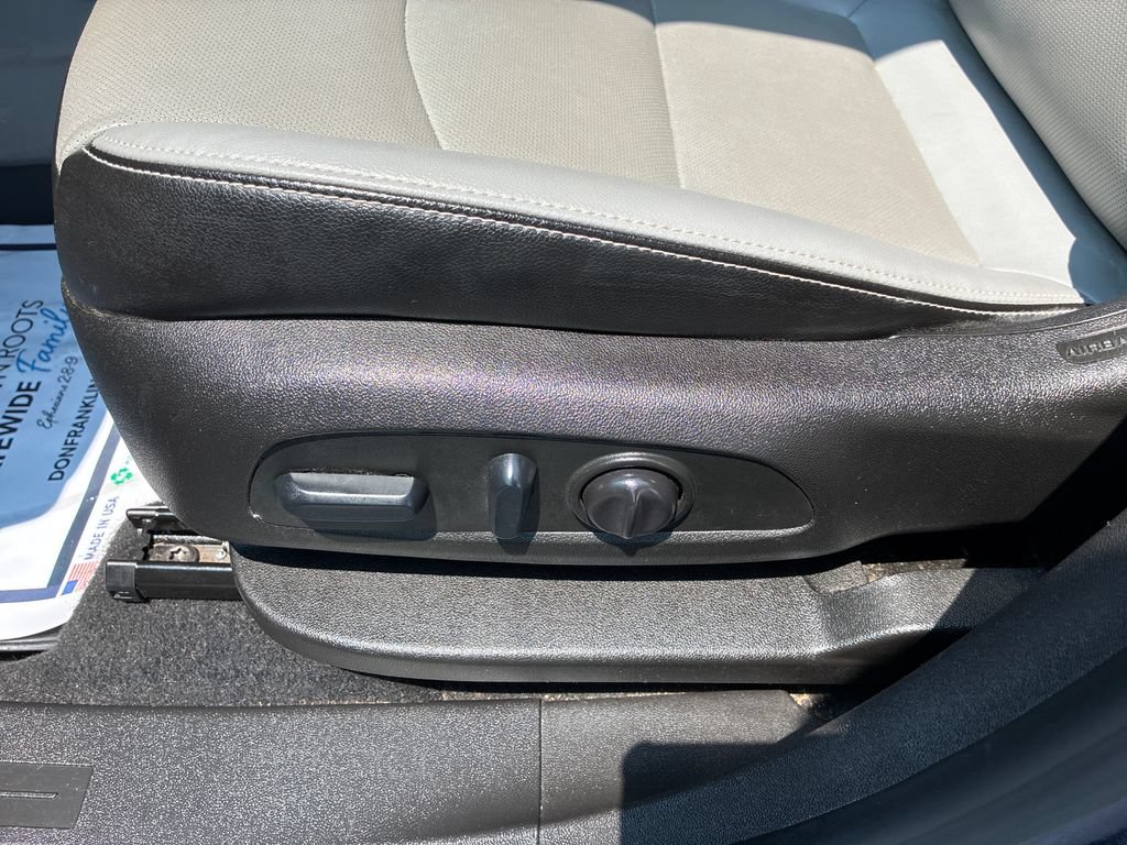 Used 2022 GMC Terrain SLT w/ Infotainment Package II FWD image 10