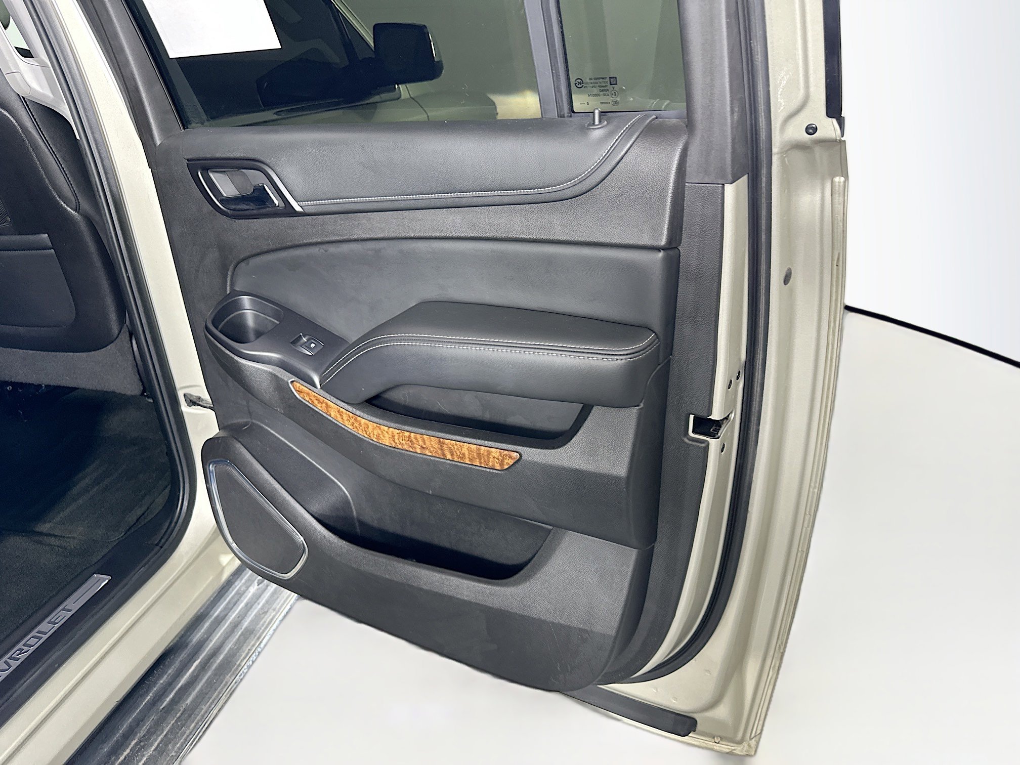 Used 2016 Chevrolet Suburban LTZ AWD/4WD image 32