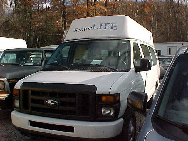 Used 2009 Ford E-150 and Econoline 150 Extended RWD image 2
