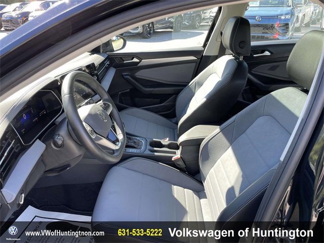 Certified 2025 Volkswagen Jetta SE w/ Sunroof Package image 11
