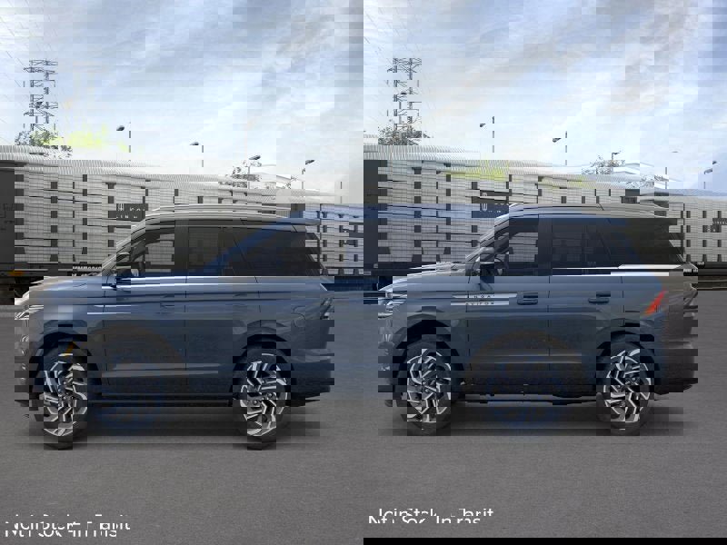 New 2026 Lincoln Navigator Reserve image 3