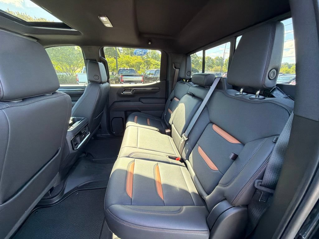 Used 2024 GMC Sierra 1500 AT4 w/ Technology Package AWD/4WD image 11
