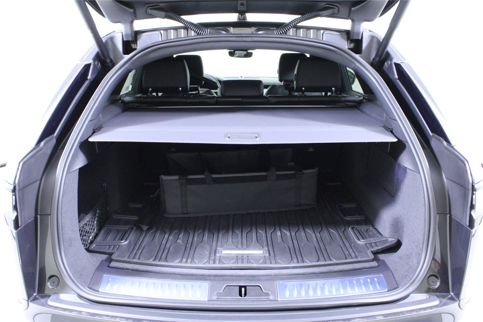 New 2026 Land Rover Range Rover Velar Dynamic SE AWD/4WD image 9