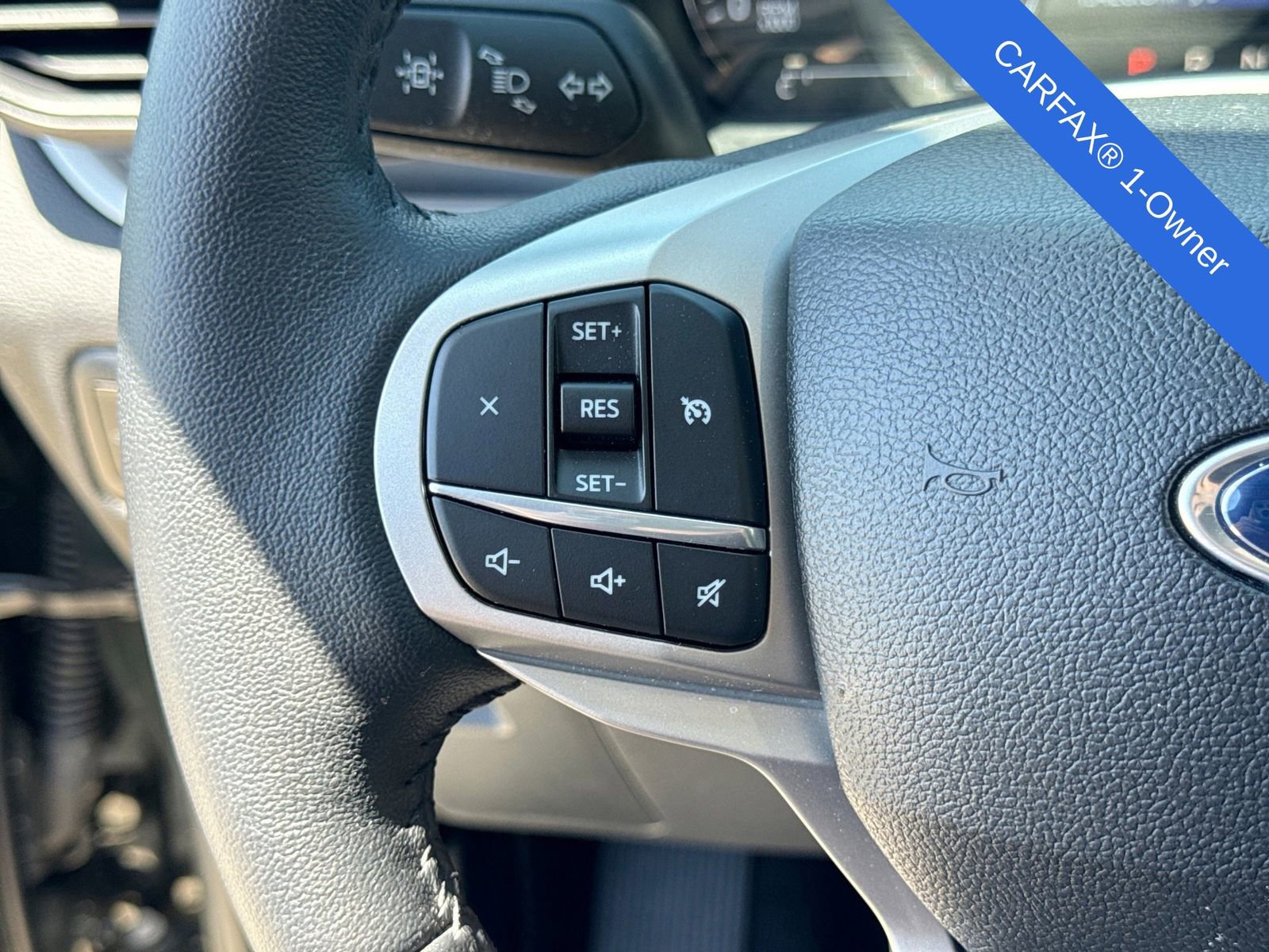 Used 2024 Ford Explorer XLT AWD/4WD image 27