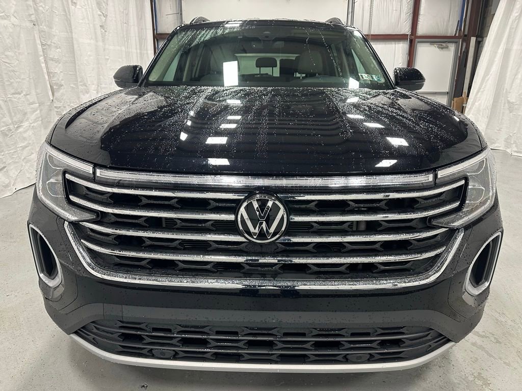 Used 2025 Volkswagen Atlas SE AWD/4WD image 2