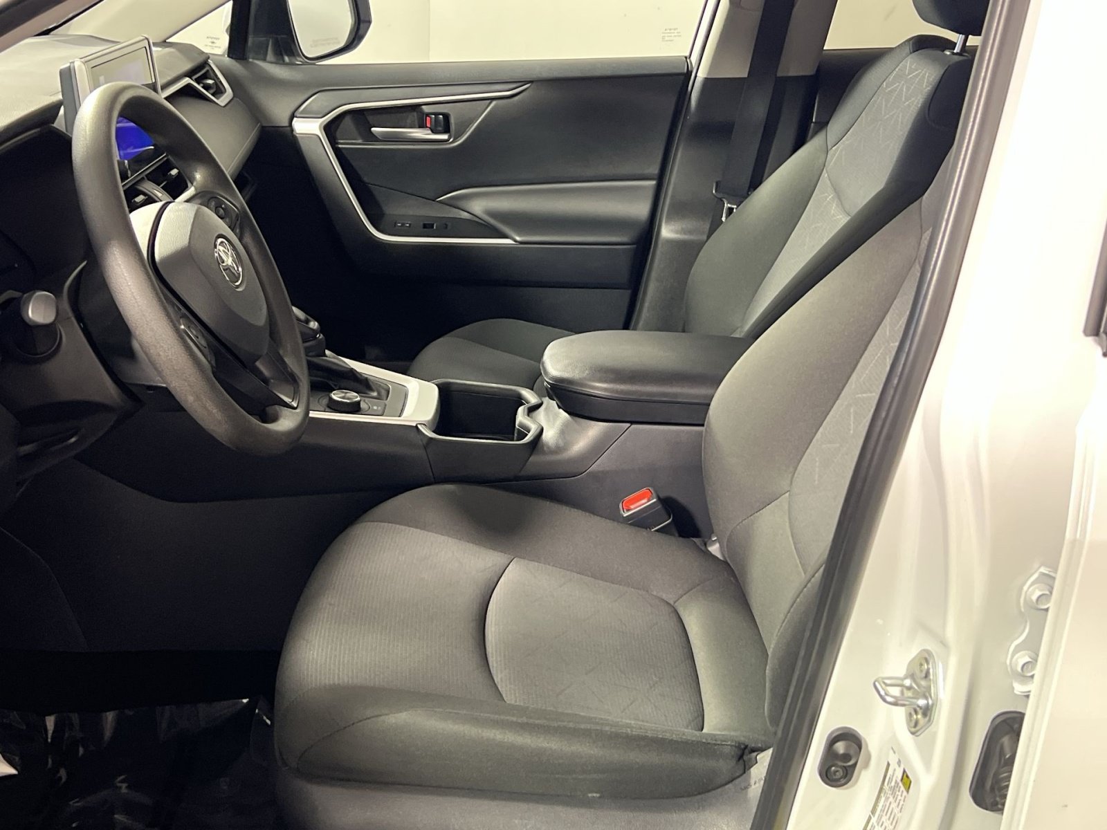 Used 2025 Toyota RAV4 XLE AWD/4WD image 14