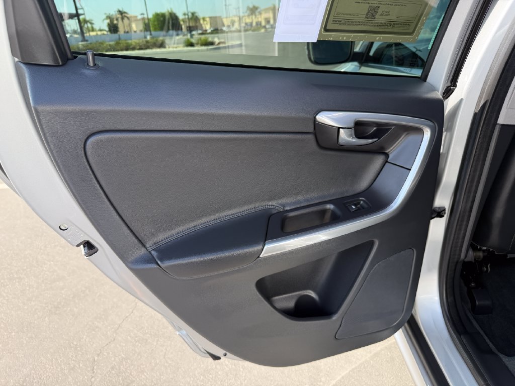 Used 2016 Volvo XC60 T5 Premier w/ Proximity Package FWD image 13